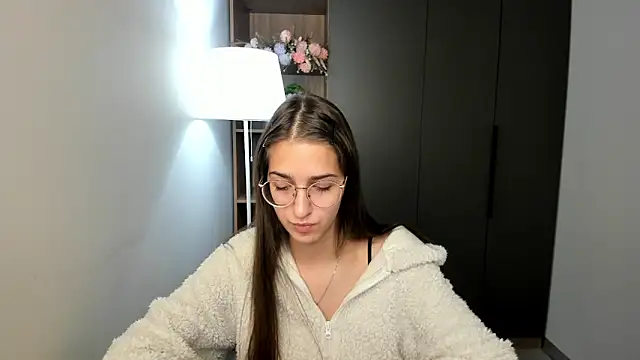 ClarineCasebolt online show from 02.15.26