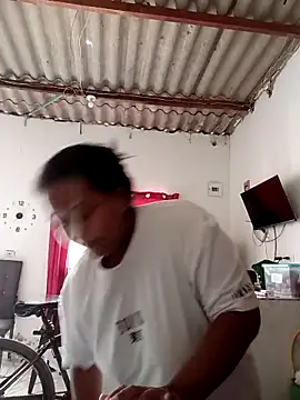 PerlaCurvasgrandes online show from 02.15.26