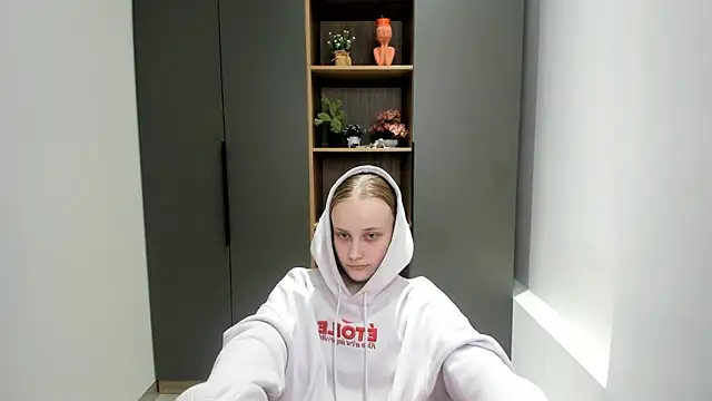 KirstinMcgeady online show from 02.14.26