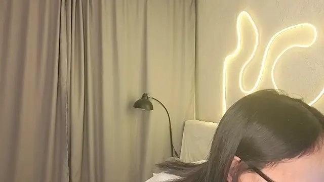 Snapshot of BeatrisRosel chatting on 02.19.26 BeatrisRosel online show from 02.19.26