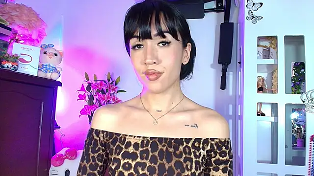 Yiyii online show from 05.11.26