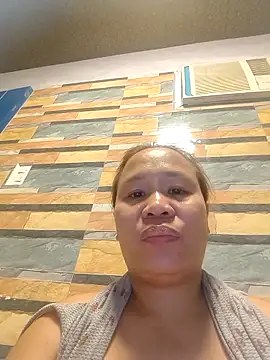 Snapshot of squirtshantal chatting on 10.13.25 squirtshantal online show from 10.13.25