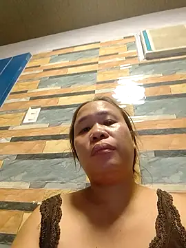 Snapshot of squirtshantal chatting on 11.04.25 squirtshantal online show from 11.04.25