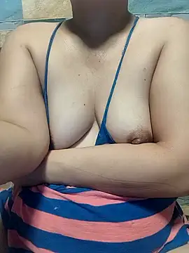 Snapshot of squirtshantal chatting on 11.17.25 squirtshantal online show from 11.17.25