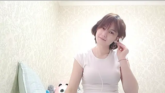 Snapshot of TrueViva chatting on 02.15.26 TrueViva online show from 02.15.26