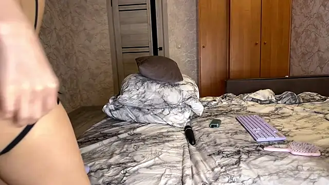 yourselenas online show from 04.05.26