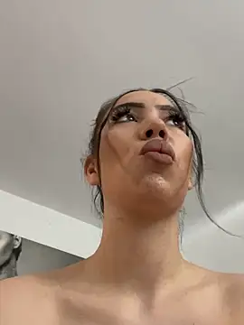 I amSis online show from 04.10.26