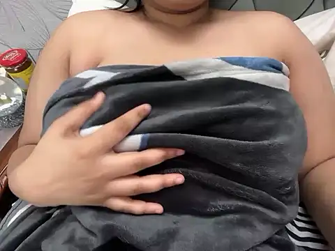 hugeindiantitties online show from 02.15.26