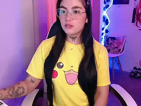 Snapshot of JanineRae chatting on 02.19.26 JanineRae online show from 02.19.26