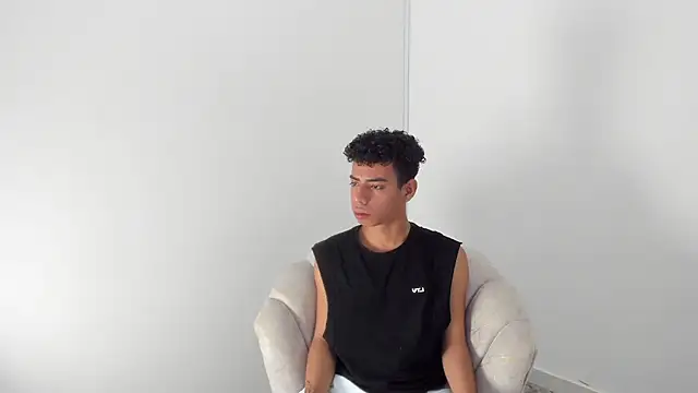 Snapshot of alexx_cum18 chatting on 06.26.26 alexx cum18 online show from 06.26.26