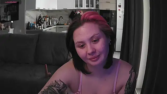 Snapshot of porrrno_pony chatting on 02.14.26 porrrno pony online show from 02.14.26