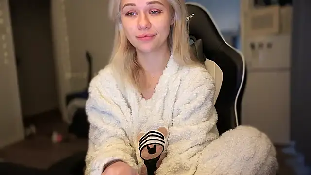 Leylia Lily online show from 03.13.26