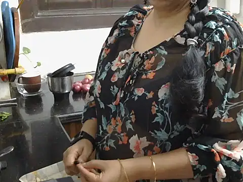 Snapshot of Hot_Sonniyaa chatting on 02.20.26 Hot Sonniyaa online show from 02.20.26