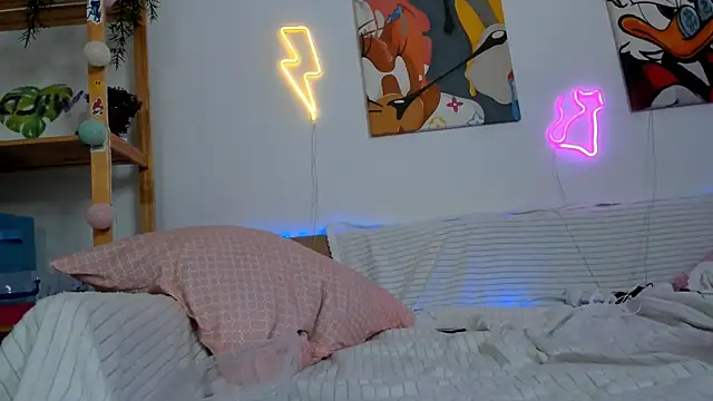 Ophelia Jay online show from 03.02.26