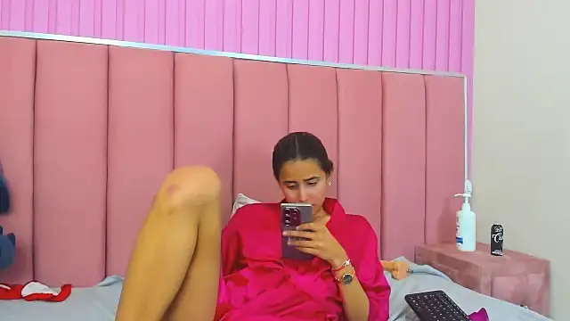 LolaWhite online show from 04.16.26