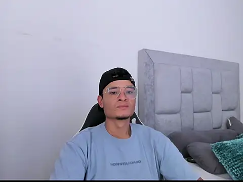 Snapshot of FredericSloan chatting on 03.04.26 FredericSloan online show from 03.04.26