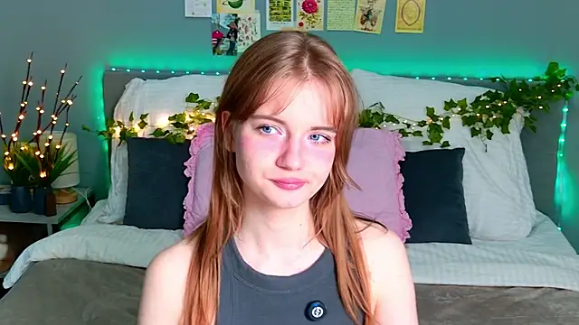 Snapshot of ElfieWhite chatting on 06.16.26 ElfieWhite online show from 06.16.26