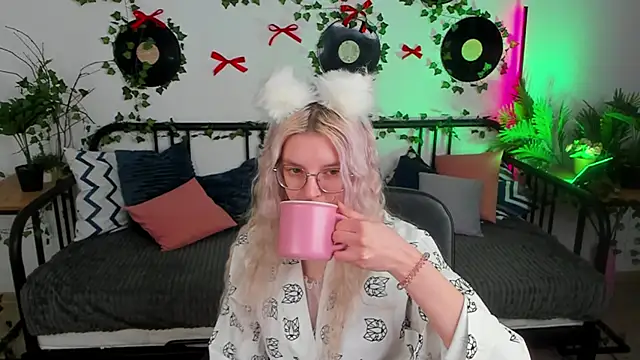 TiffanyPeachi online show from 02.26.26