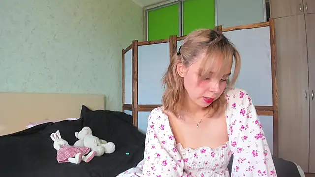 GlitchyDolly online show from 05.21.26