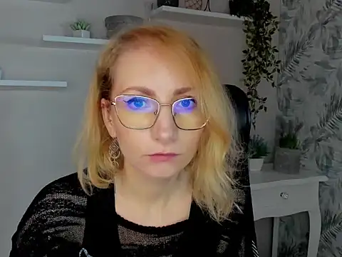 Snapshot of CinderellaMoon chatting on 02.23.26 CinderellaMoon online show from 02.23.26