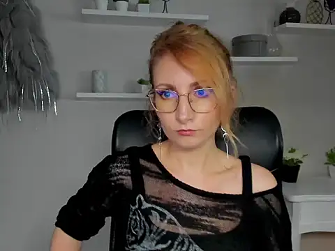 Snapshot of CinderellaMoon chatting on 02.24.26 CinderellaMoon online show from 02.24.26