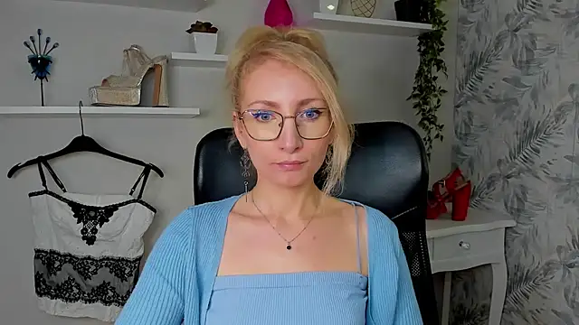 CinderellaMoon online show from 03.27.26