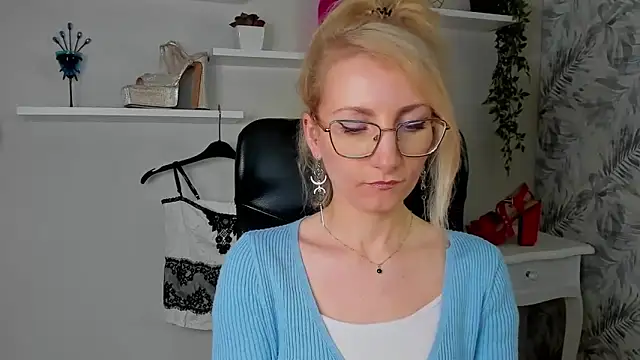 CinderellaMoon online show from 03.30.26