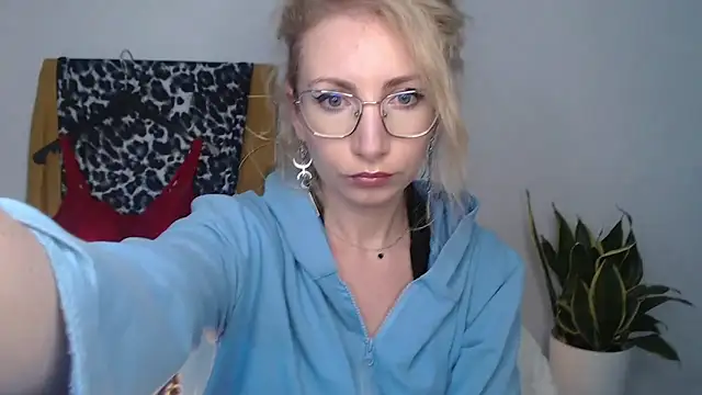 CinderellaMoon online show from 04.21.26