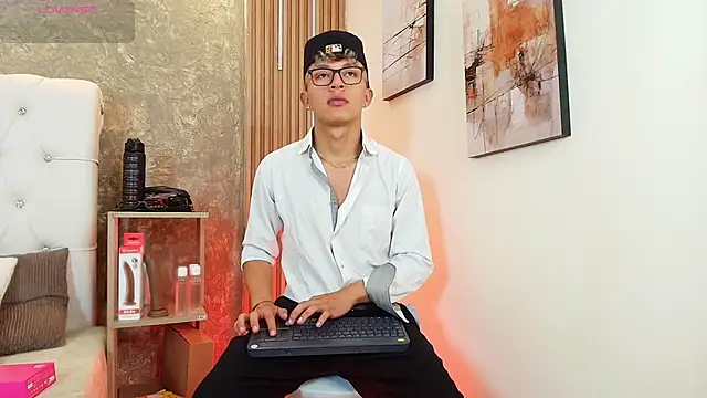 Dark Nico online show from 04.14.26