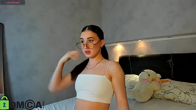 Emily Lews online show from 03.06.26