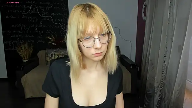 Snapshot of CandicaHoney chatting on 03.04.26 CandicaHoney online show from 03.04.26