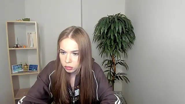 Snapshot of TishShazier chatting on 02.14.26 TishShazier online show from 02.14.26