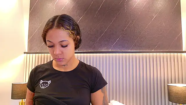 Snapshot of Kinsleybrown chatting on 07.19.26 Kinsleybrown online show from 07.19.26