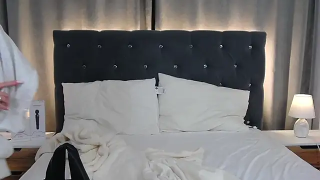 VikkyVonn online show from 06.25.26