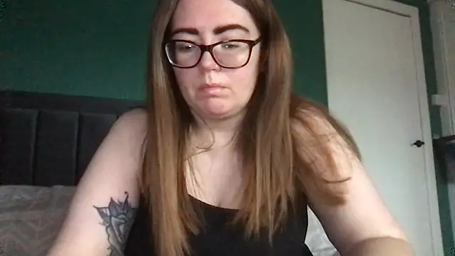 Snapshot of CurvyBx chatting on 03.24.26 CurvyBx online show from 03.24.26