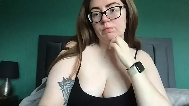 Snapshot of CurvyBx chatting on 03.30.26 CurvyBx online show from 03.30.26