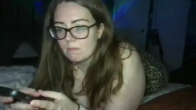 Snapshot of CurvyBx chatting on 04.03.26 CurvyBx online show from 04.03.26