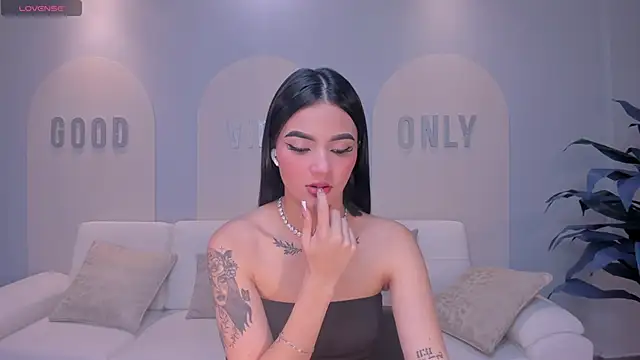 CarolineEvans x online show from 03.11.26