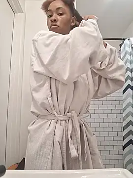 Snapshot of Cinnamonbunn chatting on 02.20.26 Cinnamonbunn online show from 02.20.26