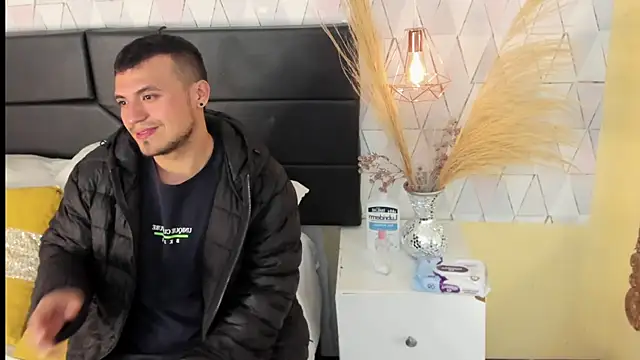 Snapshot of AronGarcia chatting on 02.28.26 AronGarcia online show from 02.28.26