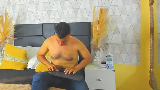 Snapshot of AronGarcia chatting on 03.03.26 AronGarcia online show from 03.03.26