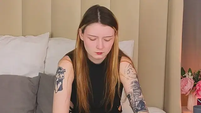 Snapshot of AlyssFrost chatting on 06.23.26 AlyssFrost online show from 06.23.26