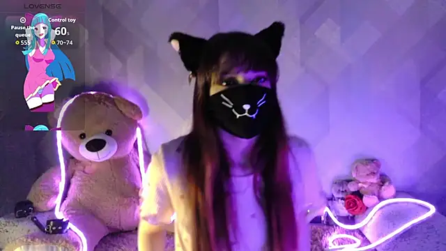 Snapshot of llonaMask chatting on 03.04.26 llonaMask online show from 03.04.26