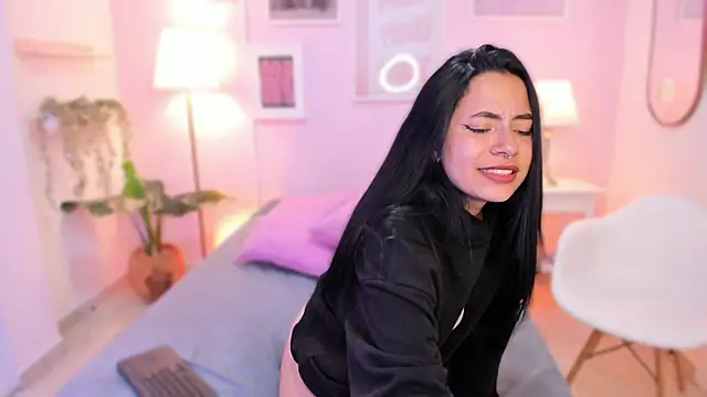 Snapshot of Ivyy_sweet_ chatting on 02.18.26 Ivyy sweet online show from 02.18.26