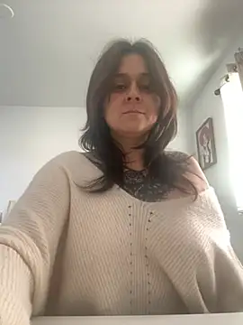 Snapshot of ValeValdez18 chatting on 02.15.26 ValeValdez18 online show from 02.15.26