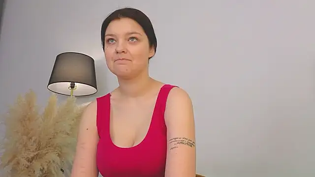 Snapshot of DeliaEffy chatting on 02.22.26 DeliaEffy online show from 02.22.26