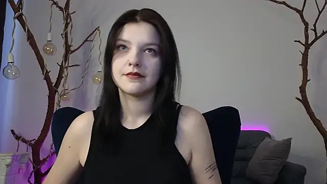 Snapshot of DeliaEffy chatting on 02.27.26 DeliaEffy online show from 02.27.26