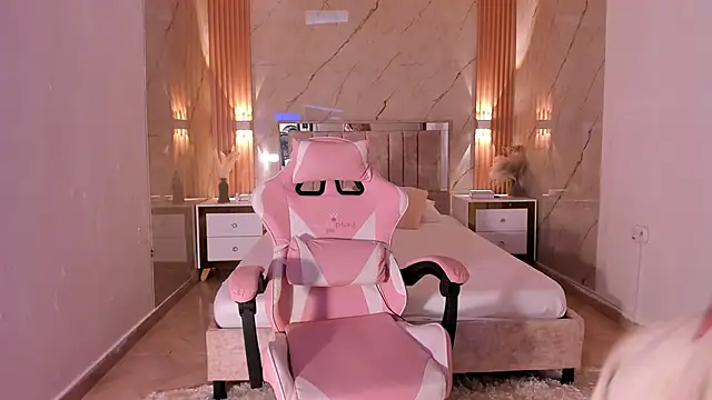 Snapshot of your_whore_Salome chatting on 03.04.26 your whore Salome online show from 03.04.26