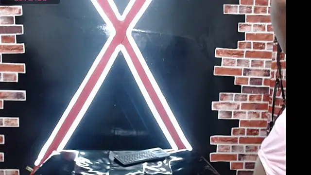 Snapshot of raven_robin_ chatting on 02.19.26 raven robin online show from 02.19.26