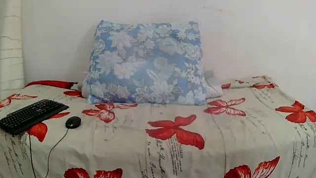 Snapshot of beautyslim45 chatting on 03.19.26 beautyslim45 online show from 03.19.26